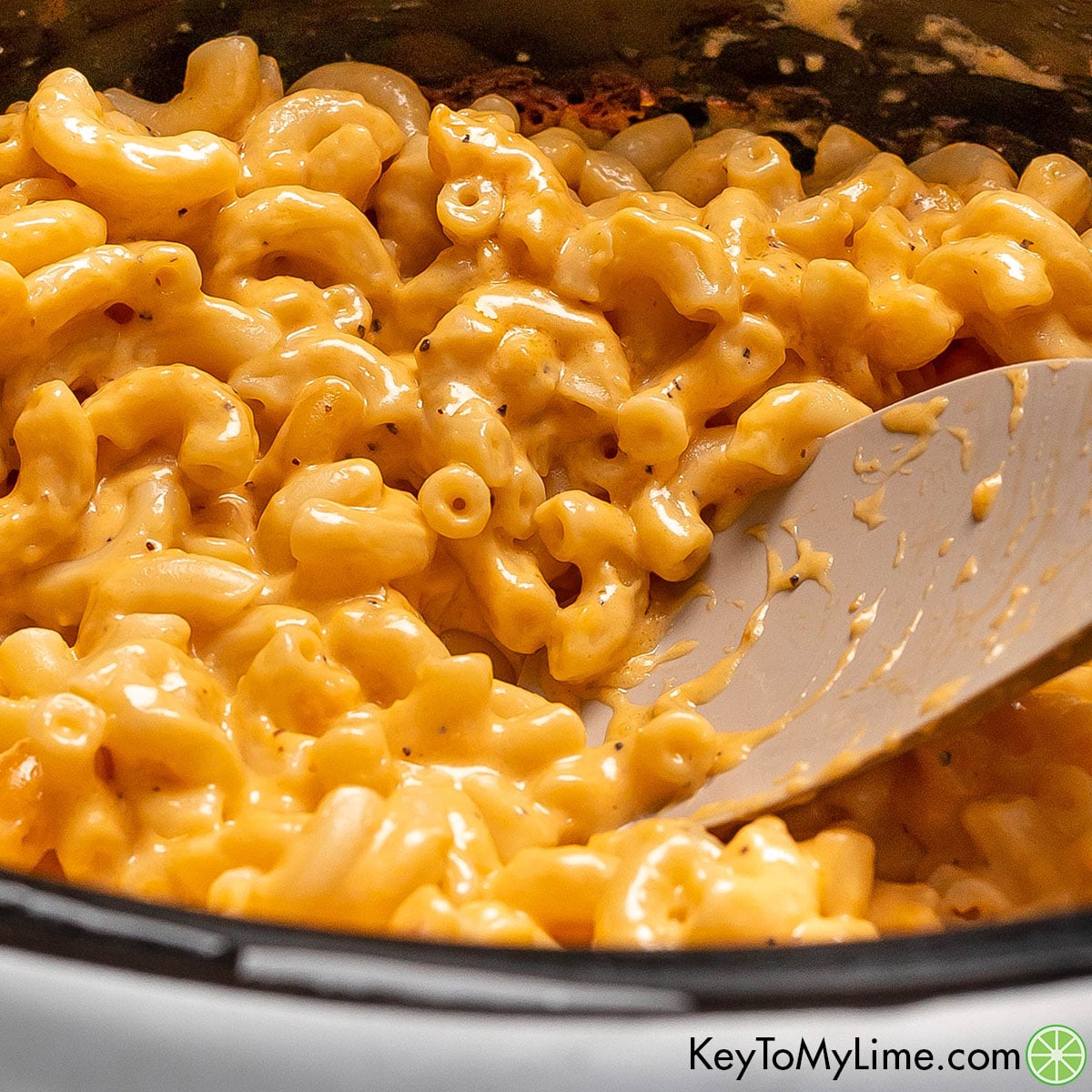 Effortless Southern Goodness: Paula Deen's Slow Cooker Mac & Cheese